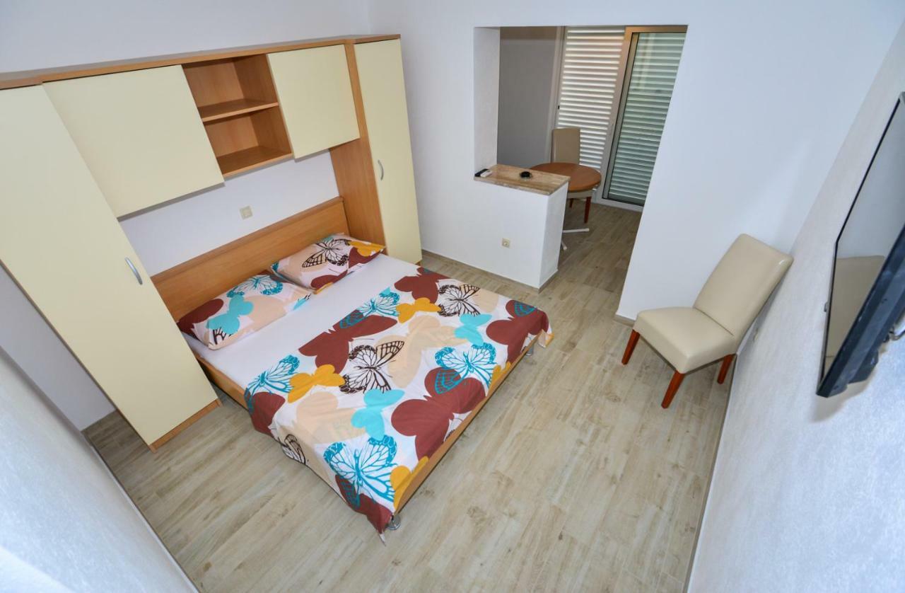 Apartmani Dina Makarská Exteriér fotografie